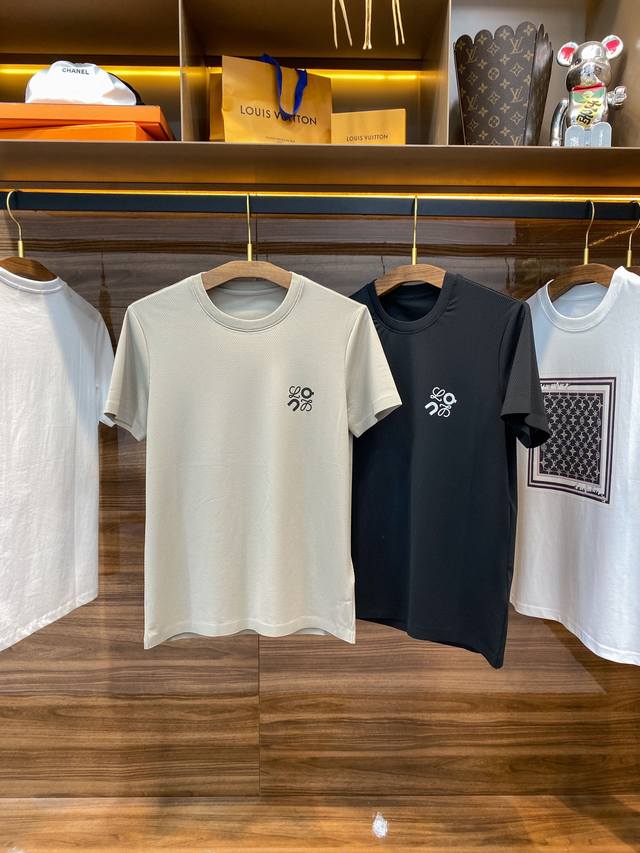 Lw25Ss春夏新款透气网眼棉布圆领短Tee，男士全新胶印标识Logo休闲套头短袖T恤衫！贸易公司渠道稀出，领先官网发售！Lw新款T恤不仅注重穿着舒适度和功能性