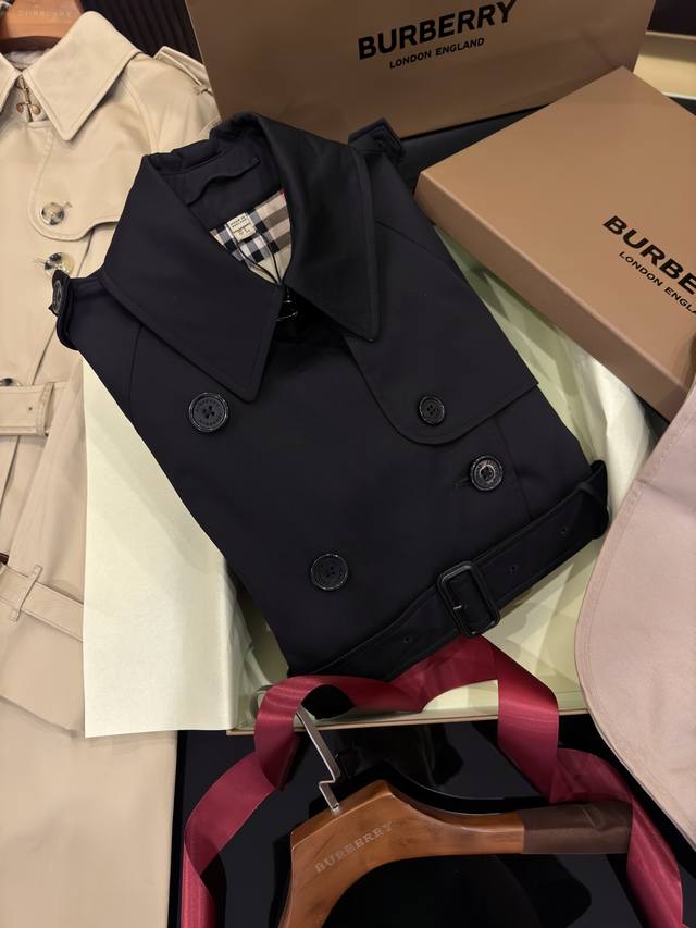 新版滑铁卢版型 – 长款 Heritage Trench女士长款风衣黑色 Bur王牌尖货，镇店之宝 能传承几代的经典风衣，最顶级的原厂原面料，市场最牛的货没有之