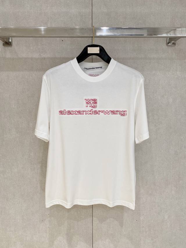 B23-Wang# 2025春夏新款圆领 首发专柜最新款短袖圆领T恤 高端订制 设计前卫时尚 品牌Logo重工艺设计 高端定制原版面料 手感柔软 上身穿着舒适