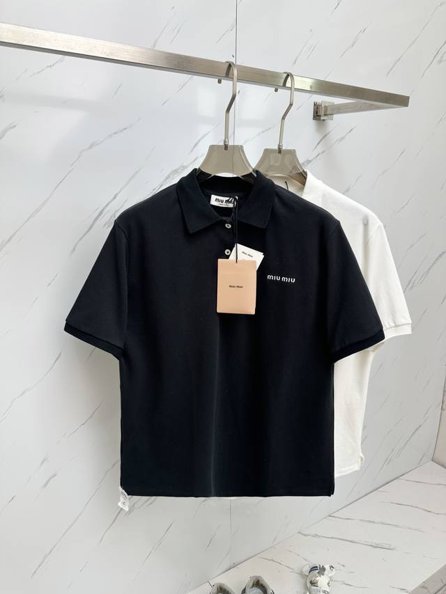 Miu Miu 新最顶级版本Polo衫短袖，最顶级的品质.玉蚕丝 顶级制作工艺进口面料，专柜款独特设计，采用进口高端订制进口手感一流！！码数：S Xl