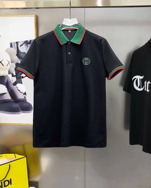 古奇 2025Ss夏季新款字母Logo男士翻领Polo衫！经典商务男款，高端男装的天花板级别的商务男款！简约时尚大气不失优雅，单穿内搭体面过人，品质控 细节控的