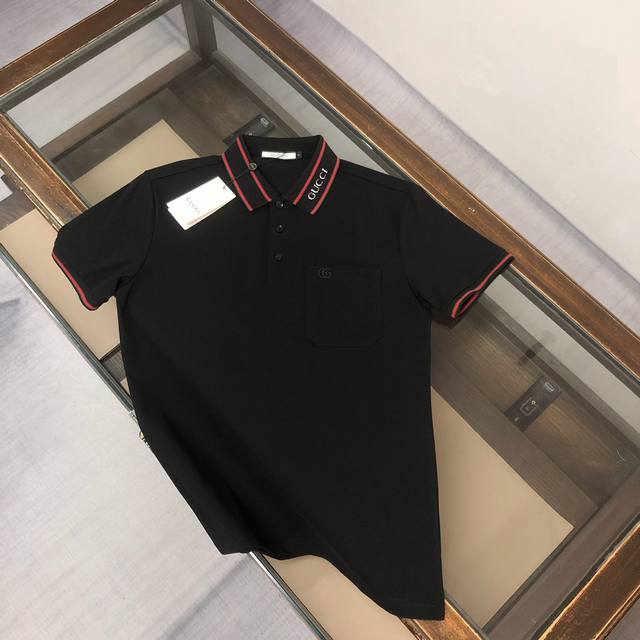 Gucci 古驰 2025最新款男士短袖Polo衫，品牌最新设计元素！既不单调也不复杂,恰到好处的展现品味！客供顶级定制珠地棉面料！舒适吸汗透气根本不在话下,面