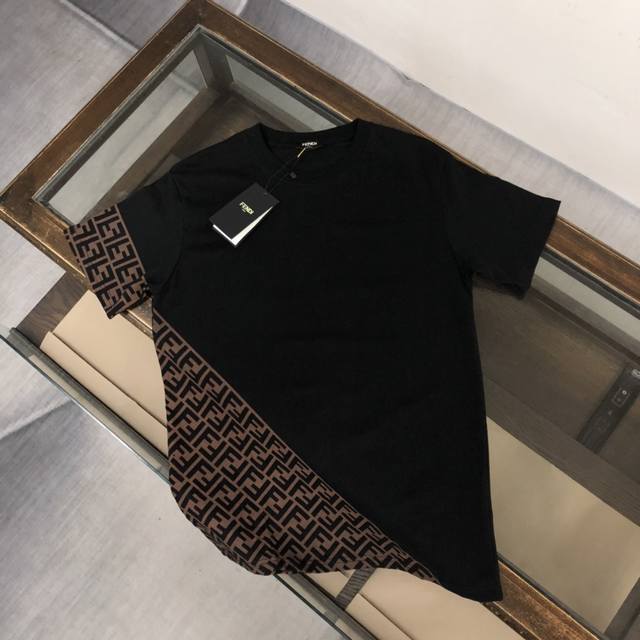 Fendi 芬迪 新款上市 专柜系列纯棉T恤！260克定制棉，纯棉水洗面料，面料柔软舒适，全新设计灵感，极具时尚代表性！精致双F印花Logo设计！手感舒适透气！