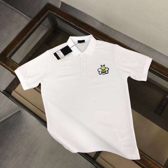 Dior 迪奥 春夏新款短袖翻领Polo衫T恤 修身版型 ～ 高端订制～ 设计前卫！订制丝光珠地棉、手感柔软～穿着舒适～刺绣品牌Logo工艺设计 ～ 纽扣带Lo