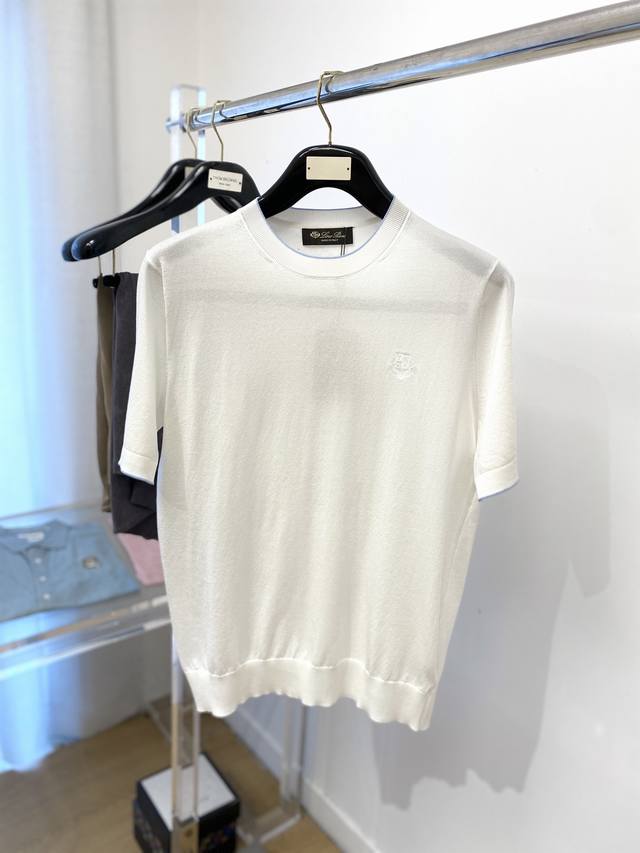 Brunello Cucinelli、2025最新款针织短袖T恤，帅气时尚，胸前精致刺绣图案Logo，简约百搭款。面料棉 不仅挺括，保持潮流的廓形，又穿着舒适，