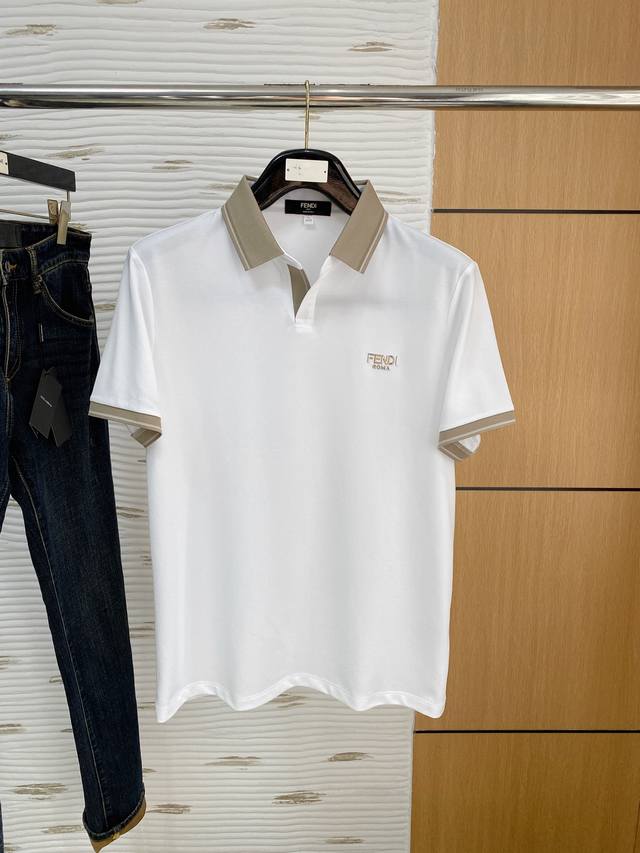 Fendi*2025春夏新款Polo衫，采用进口专属珠地棉面料！！简单Logo标识设计！代表品牌形象 简洁舒适的款式，线条感粗细均匀饱满，精致细腻，上身高端又奢