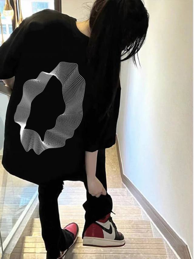 新款短袖 6678 Welldone 印花短袖 胸前有标志性的图案Logo，。Welldone原版面料 网红 明星同款 高版本 高品质纯棉面料非常舒服 时尚又个