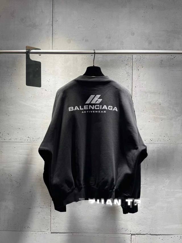 新款L111 毛圈 加绒 爆款Balenciag* 巴黎世家 秋冬新款 灰色印花字母 专柜宽松版型 400克高克重纯棉毛圈面料 圆领套头卫衣 颜色：黑色 码数：