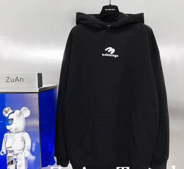 新款L109 毛圈 加绒78 Balenciaga巴黎世家 限定连帽卫衣 男女同款某宝爆款 印花：印花材料采用安全环保无毒婴儿认证的材料；印花轮廓清晰干净，有康