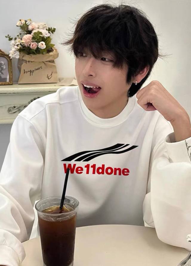 新款 L102 毛圈 加绒 Welldone官网同款幻影字母情侣同款长袖衬衫 爆款 小红书抖音爆款 购入原版打版起样 成衣上身硬挺有型 颜色：黑色、白色 码数：