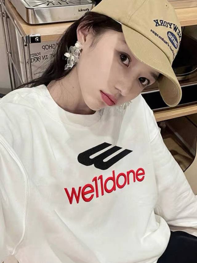 新款 L100 毛圈 加绒 Welldone24Ss同款情侣长袖卫衣 对标原版品质 成衣采用炒盐工艺 复古感拉满 颜色：黑色 白色 码数：S、M、L 偏大