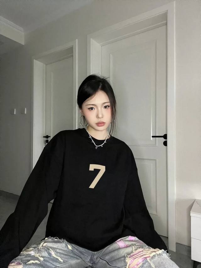 新款卫衣L59 Fog Fear Of God复线Essentials圆领卫衣7字字母印花美式男女潮Ins秋冬款潮牌圆领款0 配不变形螺纹纯棉面料 颜色：黑色