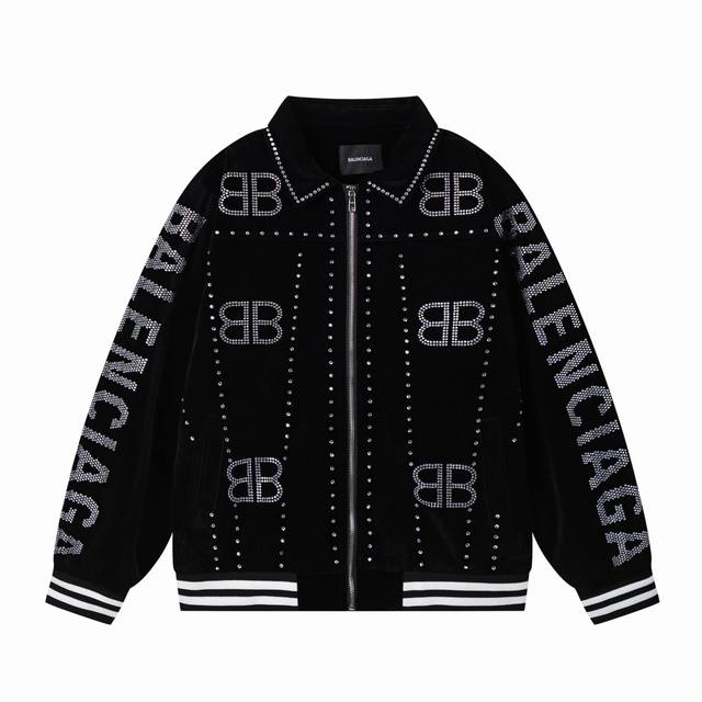 K3. Blg 巴黎世家 2025秋冬新款男士棒球服夹克外套，专柜同步发售！定制专属金丝绒面料，全景Logo烫钻工艺设计！简约大方，从容百搭，档次极高，完美融入