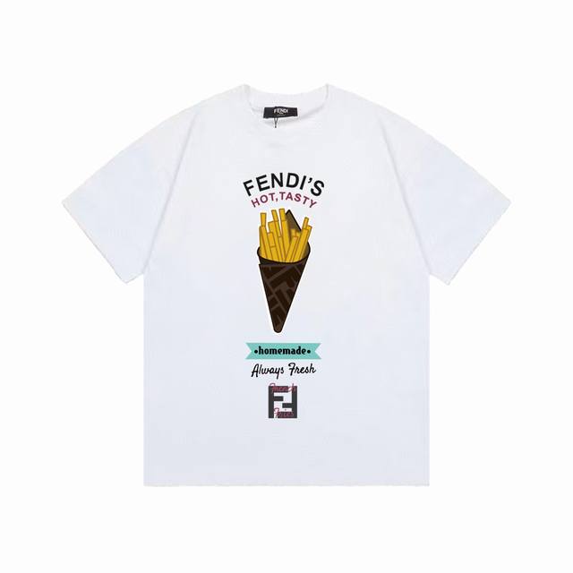 Fendi 芬迪 薯条Logo字母印花百搭圆领短袖T恤男女同款 吊牌 领标 水洗唛 三标齐全 定织定染280克精梳棉面料 尺码：Xs-L 颜色：黑色，白色