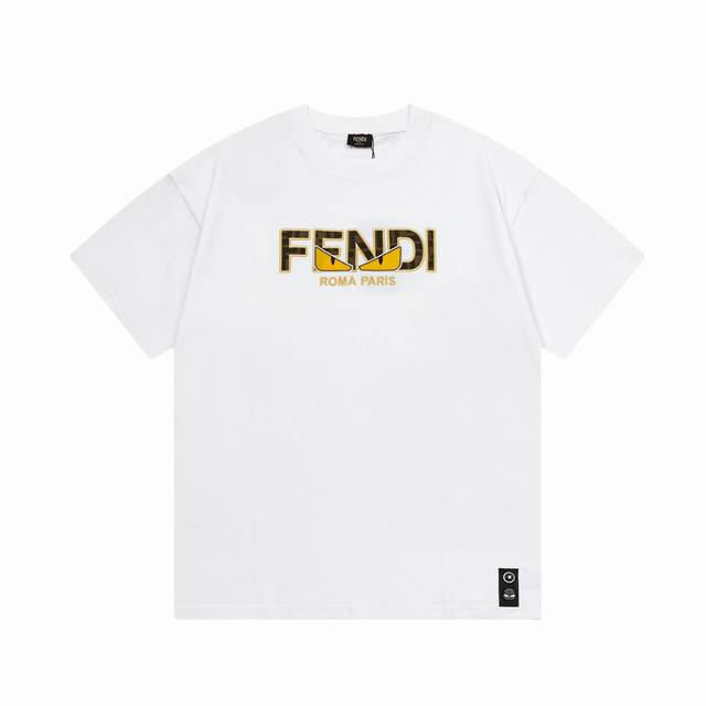 Fendi 芬迪 双Ff 老花拼布恶魔眼睛刺绣 Logo标识精致升级，灵感源自八十年代复古 原版面料 官方同款 短袖T恤 定制260克同缸染面料 手感非常舒服