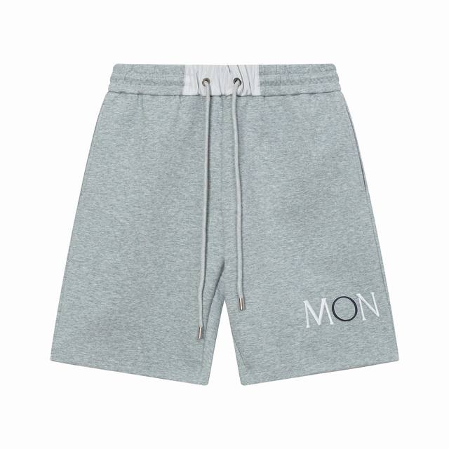 Moncler 蒙口 2025新款 轻奢主义 后开袋尼龙料，定制小标字母Logo，左下裤角半围绕刺绣Logo，男女日常通勤 穿搭必备 休闲短裤 内置抽绳调节松紧