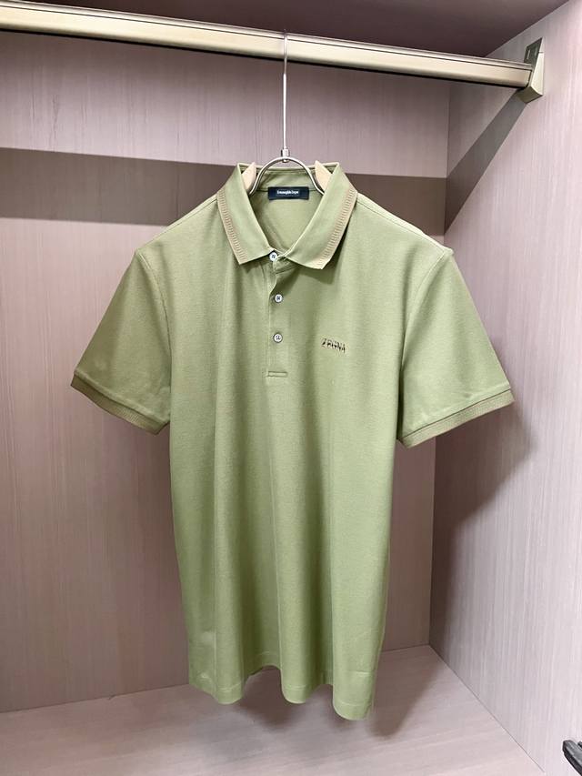 杰尼亚 2025Ss夏季新款 官网最新款翻领 Polo衫，搭配品牌图标，延续极简常态化的设计，时髦与气质于一身！配色轻熟百搭 细节精致出挑！面料采用进口丝光珠地