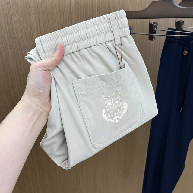新品 Lp2550春夏新品休闲裤西裤，官网同步发售，裤身工艺设计，进口客供辅料、面料定制，代工厂P出品免检！每个细节做到极致，原版五金配件，潮范十足、上身有型帅
