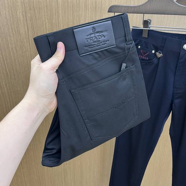 新品 Pd 2550春夏新品休闲裤西裤，官网同步发售，裤身工艺设计，进口客供辅料、面料定制，代工厂P出品免检！每个细节做到极致，原版五金配件，潮范十足、上身有型