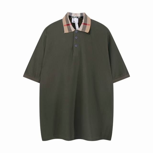 高品上新 巴宝莉Bbr 23Ss格纹领Polo衫 面料采用棉质珠地网眼布面料打造，透气性好，珠地网眼结构赋予了它独特的纹理，提升质感。吸湿排汗，保持穿着舒适，经