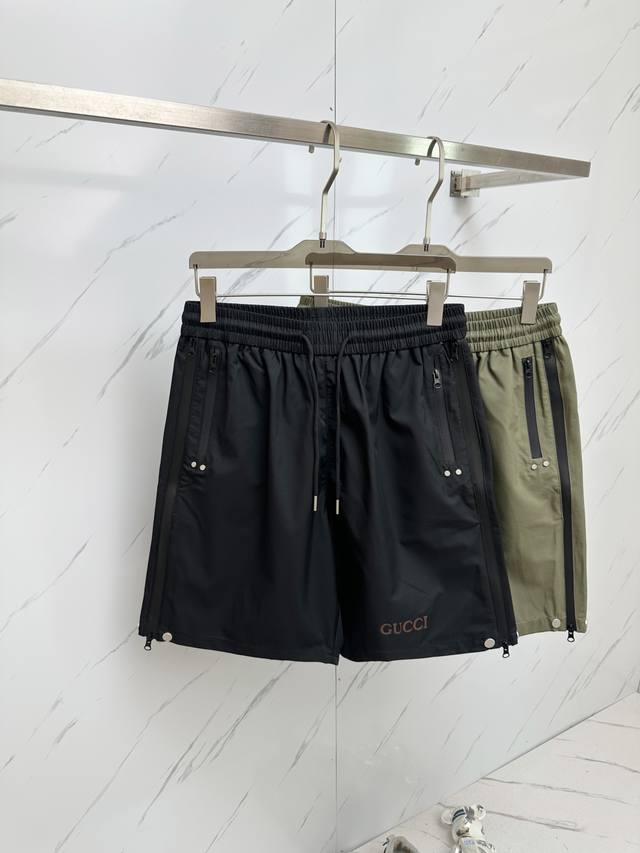 Gucci 2025春夏新款提 情侣款短裤高版本 原版定制顶级面料，网红明星同款高密度面料，定制很高档、很有范儿！面料手感非常舒服 超级百搭好看的一款短裤！！三