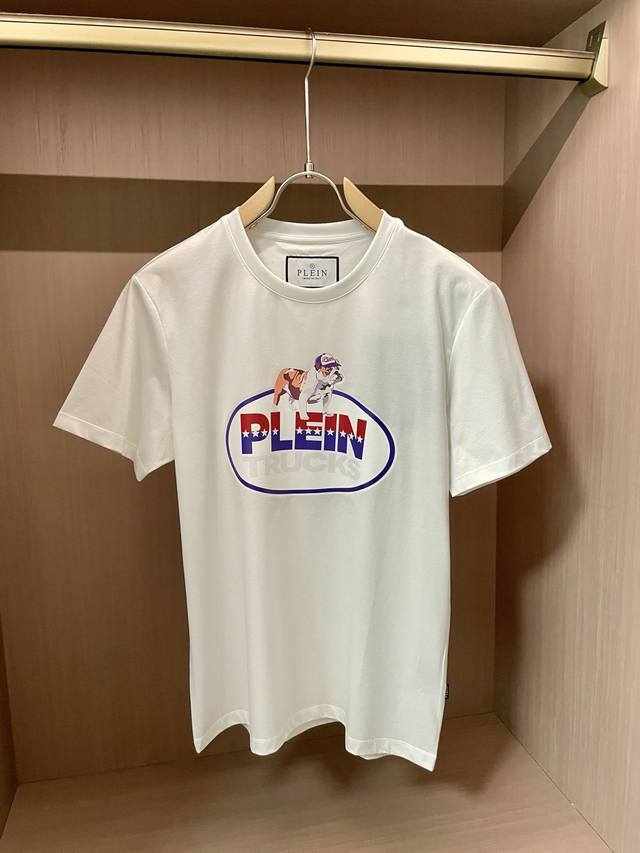 Philipp Plain 2025春夏新品欧洲限定恶犬系列彩绘印花短袖T恤；定制180克100支双股丝光长绒棉面料，胸前恶犬彩绘印花图案，且不说搞怪图案设计吧