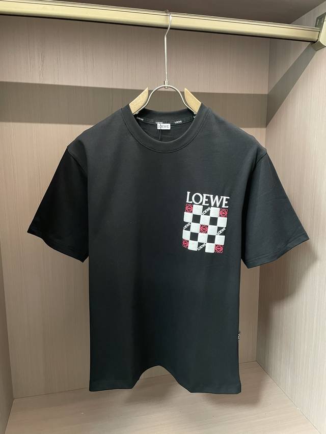 Loewe 2025春夏新款男女同情侣款休闲棉质圆领短袖T恤衫！贸易公司渠道稀出，同步官网发售 ！ 2025春夏最新系列，经典时尚设计元素，为全新系列注入满满活