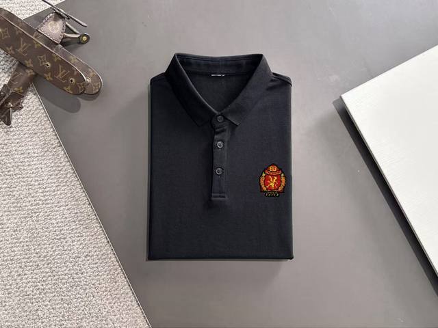 巴黎世家 夏季新款T恤翻领短袖Polo衫，珠地丝光棉专柜定制面料 透气舒适度高，细节无可挑剔，品牌元素设计理念，体现高品质。手感细腻柔软！呈现休闲裁剪，上身版型