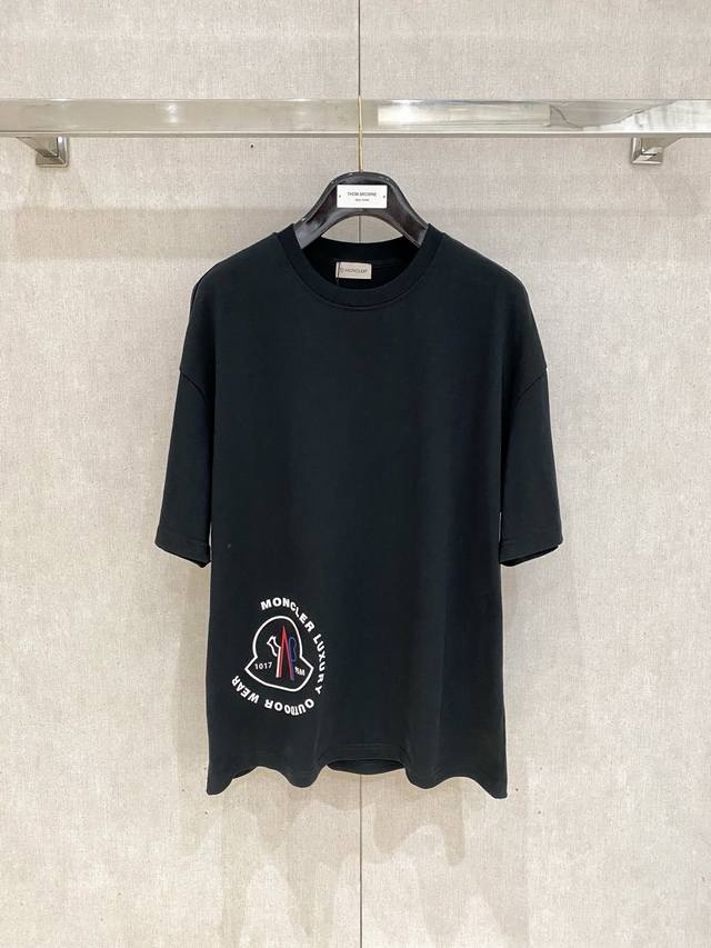 Moncler 蒙口 2025Ss新款章仔印花短袖T恤 标志性的字母图案为设计特色隶属大气时尚高雅魅力的单品成就最火最潮的Icon... 整体造型立体提花工艺采