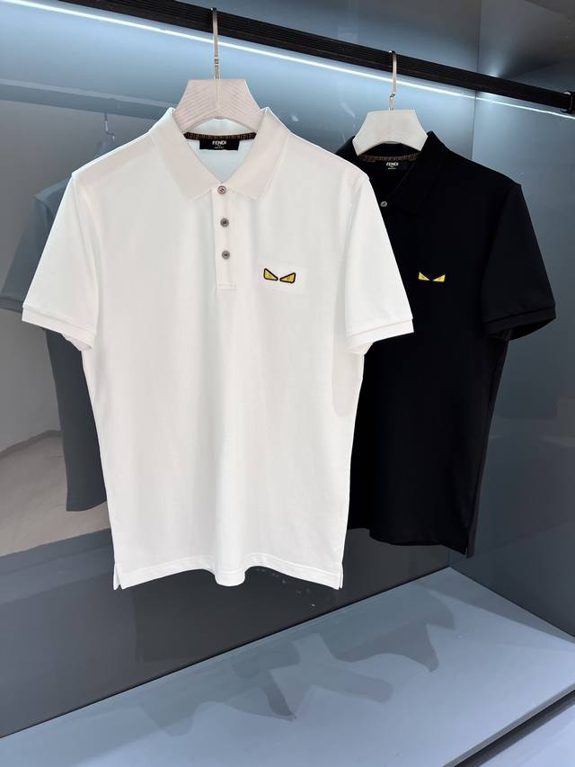 新品 2025夏季新品 Fe*Di “眼睛”标识男士商务翻领Polo衫 男装短袖T恤 简约精简的比例化裁剪,时尚动感彰显年轻活力. 客供网孔针织珠地棉材质,细腻