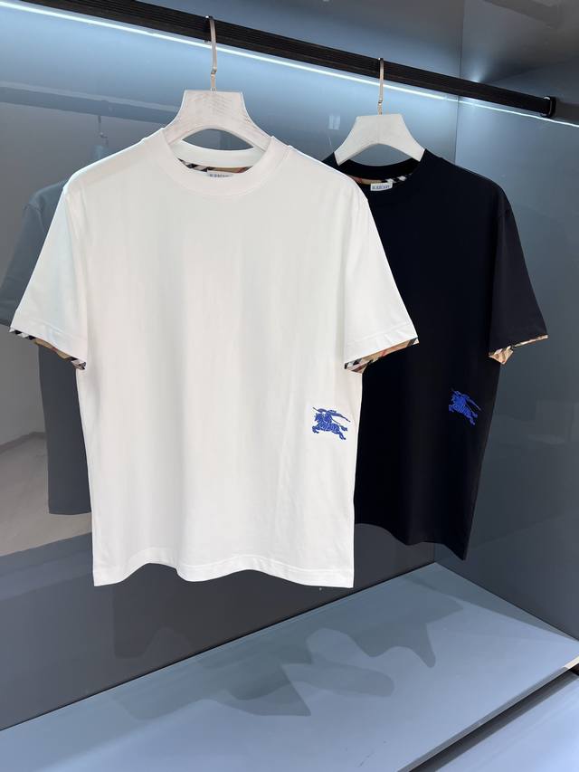 新品 来自老牌贸易渠道货品,工艺程度就能说明一切的与众不同. 2025Ssbur*Erry 男士圆领时尚标运动短袖T恤 独有的简约时尚感从不落单,英伦时尚依旧掩