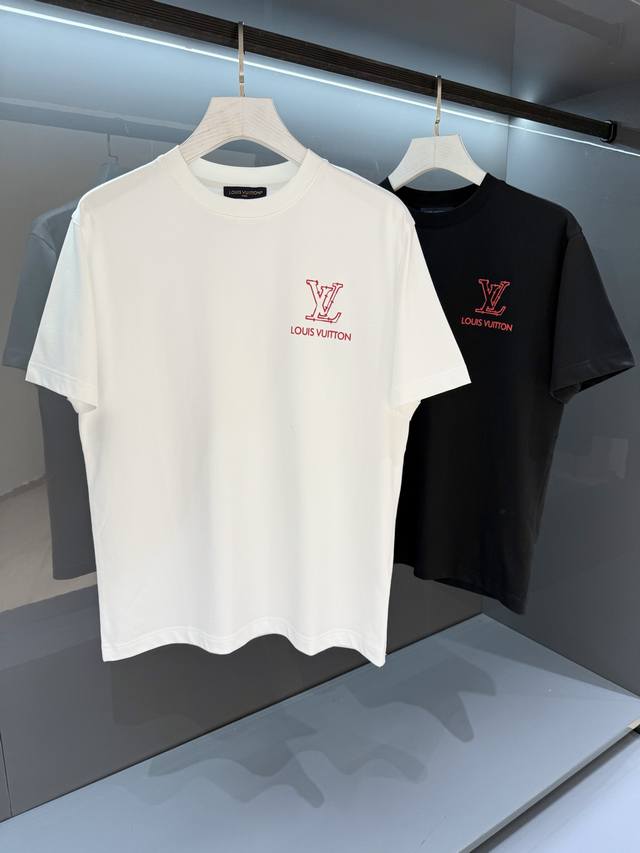 新品 经典高端彩绘 2025Ss春夏驴 男士圆领印花短袖T 恤 时尚的新高端,渠道货品数量稀少 ！ 逐渐在胸前勾勒 标识轮廓。密纺棉质针织裁出经典版型，搭配罗纹