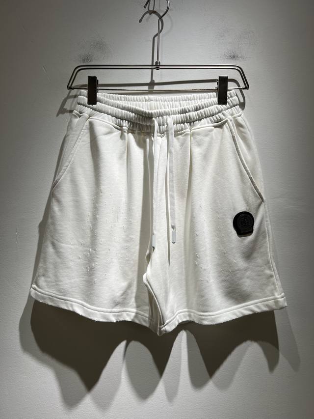 Dolce&Gabba*A 杜嘉*纳2025春夏新款男女同款短裤，专柜同步发售！定制专属纯棉面料，裤腿字母Logo图案五金工艺设计！简约大方，从容百搭，档次极高