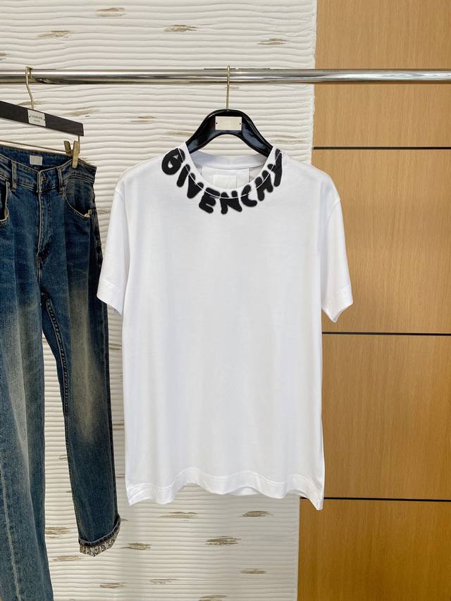 纪梵希25Ss 新品 纸盒包装！圆领短袖T恤1:1对版面料毛圈高克重百分百纯棉 提前做过预缩水1×1双纱不会变形！男女同款 官网细节 字母Logo印花 三标齐全