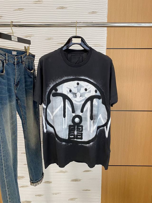 纪梵希25Ss 新品 纸盒包装！圆领短袖T恤1:1对版面料毛圈高克重百分百纯棉 提前做过预缩水1×1双纱不会变形！男女同款 官网细节 字母Logo印花 三标齐全