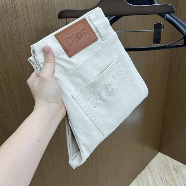 新款 Cd 高端定制品质 25Ss春夏最新款原单牛仔裤 柜台同步发售 原版定制复刻 客供五金辅料 原单品质 进口牛仔面料重工洗水 做工走线精细 上身绝佳，优选单
