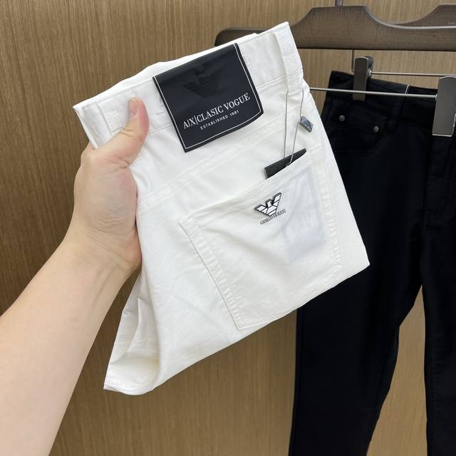 Aj 2540Ss春夏新品，官网同步有售，男士高端商务休闲西裤，高端进口面料，带弹力，后面采用硅胶字母压胶，五搭配，即经典又时尚，合体裁缝，上身效果无约束感 ，
