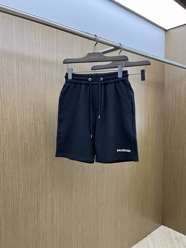 新品 Bbg 2540Ss贸易渠道货品.休闲运动短裤 无从释怀的经典款,休闲时尚感略带锋利.精简的比例化裁剪铸就随性百搭. 客供毛圈棉面料,区别于传统的针织棉质