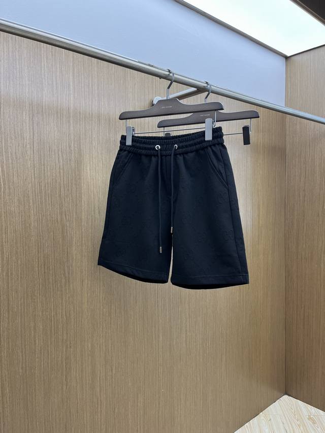 新品 Guc 2540Ss贸易渠道货品.休闲运动短裤 无从释怀的经典款,休闲时尚感略带锋利.精简的比例化裁剪铸就随性百搭. 客供毛圈棉面料,区别于传统的针织棉质