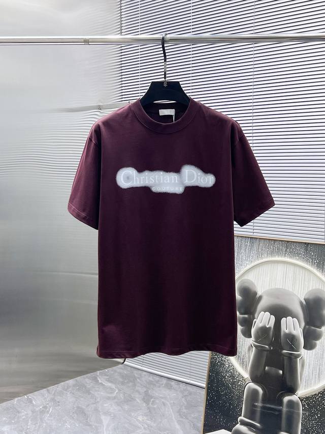 迪奥 Dior 2025Ss新款 半袖 体恤 短袖 宽松版 圆领 T恤，高端版本！专柜定制面料 透气舒适度高，细节无可挑剔，品牌元素设计理念，体现高品质。手感细