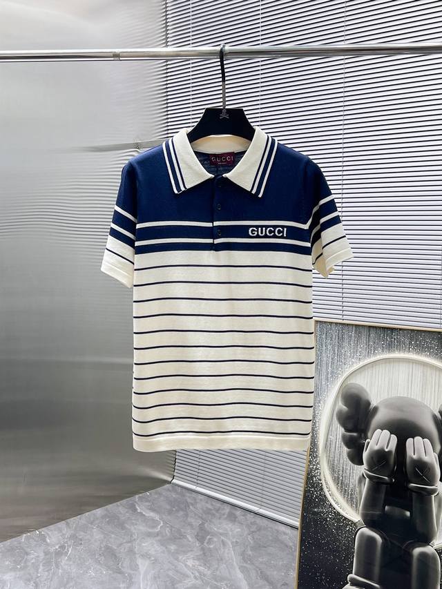 古奇 Gucci 2025Ss新款 翻领短袖 针织 Polo衫，高端版本！专柜定制面料 透气舒适度高，细节无可挑剔，品牌元素设计理念，体现高品质。手感细腻柔软！