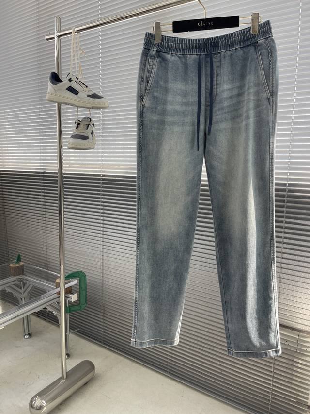 Miumiu 进口超薄牛仔面料。超级舒服的体验 超过卫裤。四面弹休闲牛仔。独爱这一条，超强弹力加倍的宽松牛仔卫裤 2025款Miu重磅牛仔卫裤 ..牛仔纯手工做