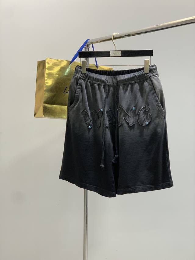 Alenander Wang亚历山大 王，2025夏季新品，专柜同步有售，原单狠货，时尚休闲短裤，进口原版面料，舒适透气，顶级刺绣工艺字母Logo，原版五金辅料
