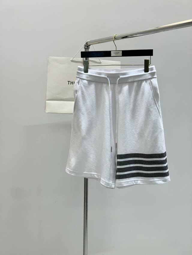 衣服 ，短裤 ，Thom Browne 汤姆 布朗 ，2025夏季最新品，时尚休闲套装，专柜同步有售，原单狠货，采用进口原版面料，舒适度极佳，顶级印花工艺字母图