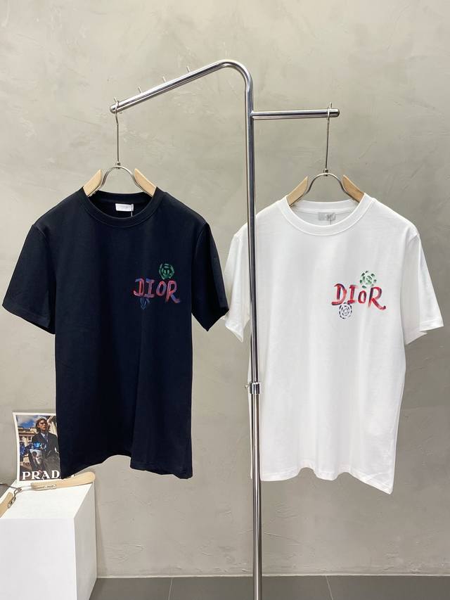 Dior迪奥独家专供新款原单男士休闲短袖 高端定制 高端版本 时尚百搭爆款进口面料 手感超柔软细腻 穿着亲肤舒适 高端精品 代工厂P精细做工 上身非常赞 男士必