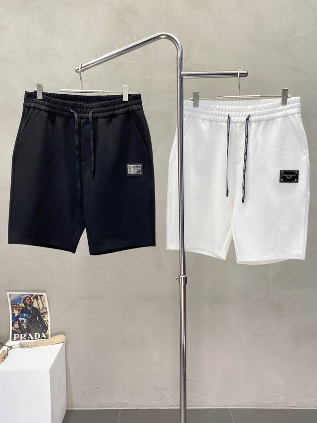 Dolce&Gabbana杜嘉班纳独家专供新款短裤高端版本！专柜定制面料 透气舒适度高，细节无可挑剔，品牌元素设计理念，体现高品质。手感细腻柔软！呈现休闲裁剪，