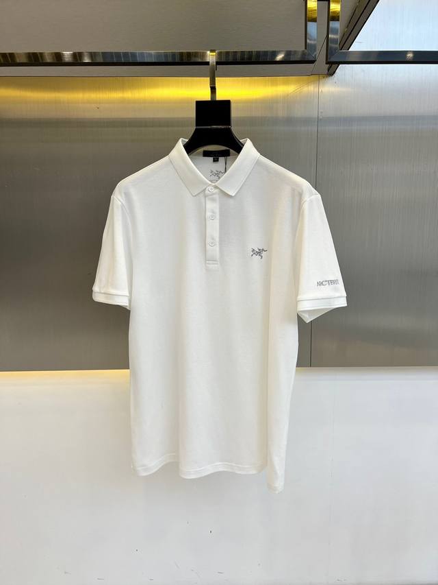 Arcteryx 始祖鸟、2025S经典标志性Logo点缀元素 经典时尚翻领 Polo衫短袖 ，贸易公司渠道订单，简约大气，时尚百搭，品相更是无法挑剔！选用客供