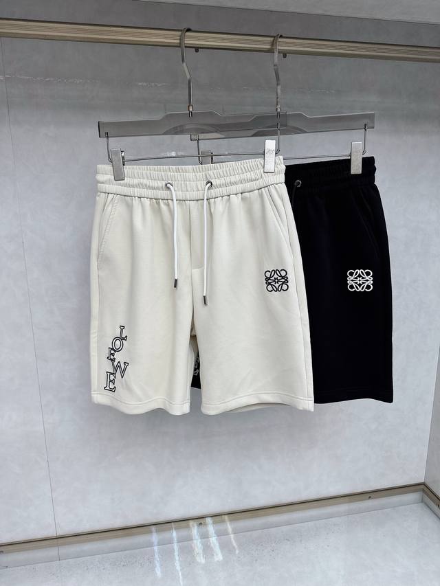 罗意威 2025夏季新款休闲短裤！官网同步发售。品牌经典Logo休闲裤 ，定制面料，舒适度极好，手触感强烈。辨识度极高，完美品相工艺。 尺码：M-4Xl