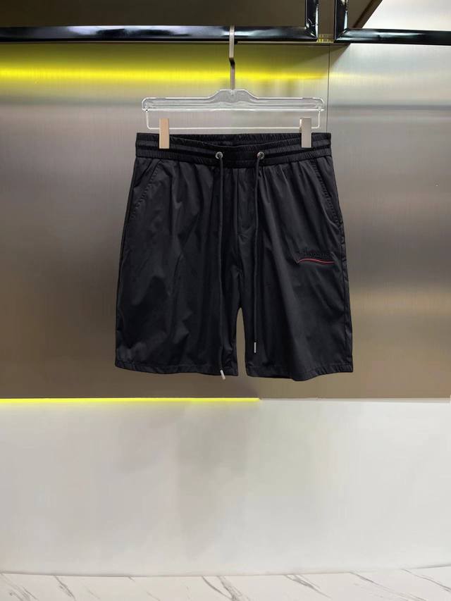 巴黎世家 2025夏季新款原单专柜休闲短裤，奢华经典品牌原版Logo配饰 专柜热销款 身穿着非常舒适 低调不失奢华 穿出去非常有档次 裤型款式和裁剪亦无需多言