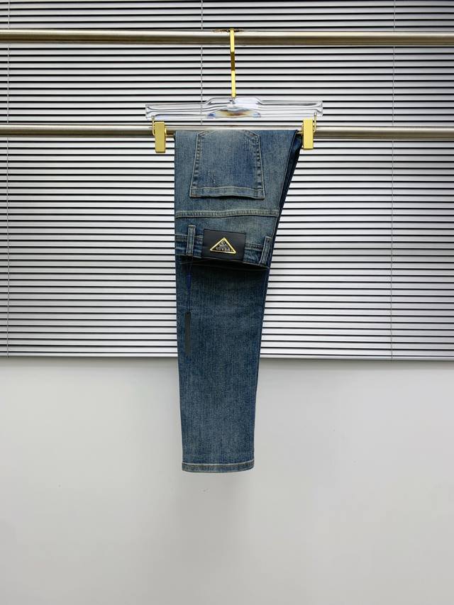 普拉达 新品 高端独家发售 25Ss四季款超燃炸街系列之最牛仔裤 独家隆重推出 原版定制高端品质面料 定制五金版型修身剪裁 面料带弹力 微弹上身舒适度超高 必爆